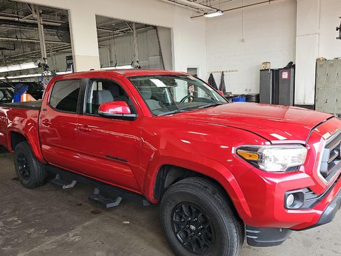 Used 2022 Toyota Tacoma SR5 w/ Technology Package RWD image 1