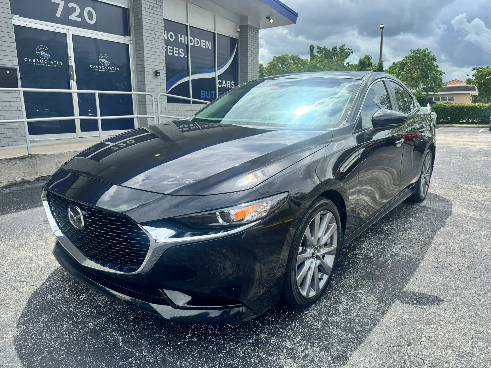 Used 2024 MAZDA MAZDA3 s FWD image 1