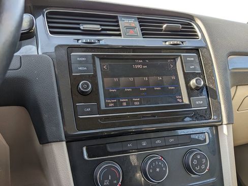 Used 2018 Volkswagen Golf S image 16