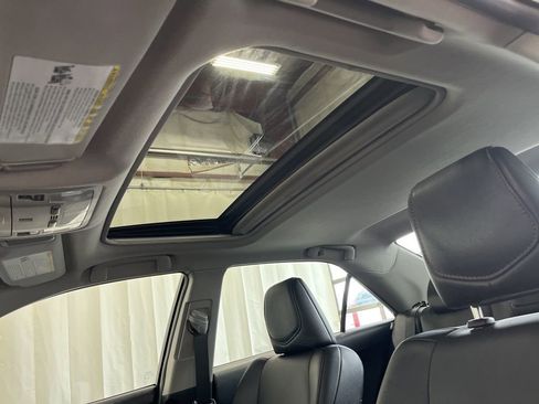 Used 2012 Toyota Camry SE FWD image 4