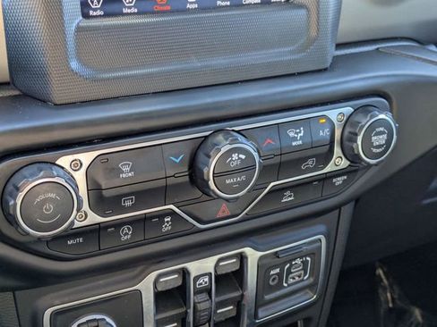 Used 2022 Jeep Gladiator Sport image 24