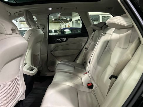Certified 2023 Volvo XC60 B5 Plus image 21