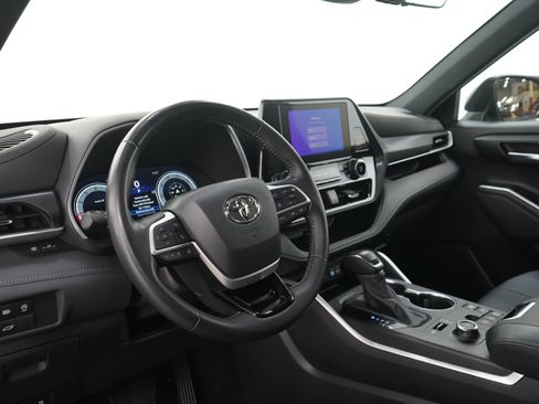 Used 2025 Toyota Highlander XSE AWD/4WD image 26