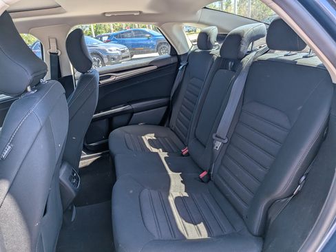 Used 2019 Ford Fusion SE image 12