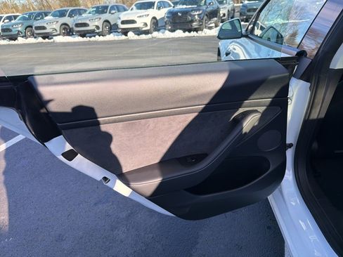 Used 2023 Tesla Model 3 Standard Range image 20