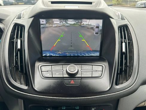 Used 2017 Ford Escape SE w/ Equipment Group 201A AWD/4WD image 16