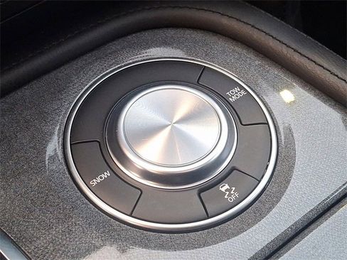 Used 2022 Nissan Armada SL w/ Midnight Edition Package image 26