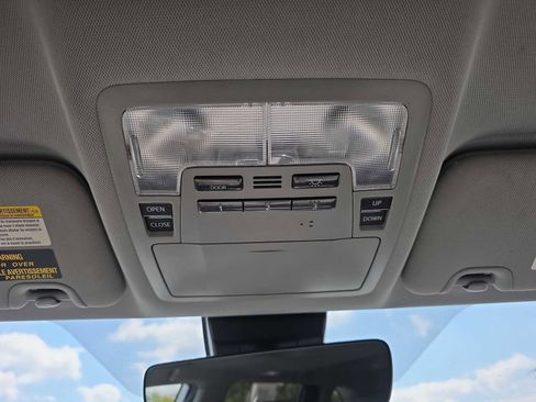 Used 2019 Toyota Highlander XLE image 27