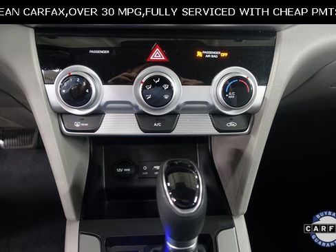 Used 2019 Hyundai Elantra SE image 16
