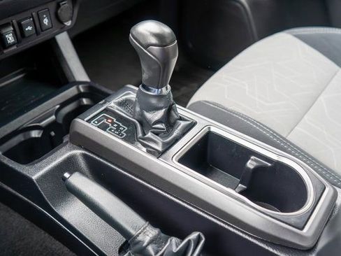 Used 2022 Toyota Tacoma TRD Off-Road w/ Technology Package AWD/4WD image 30