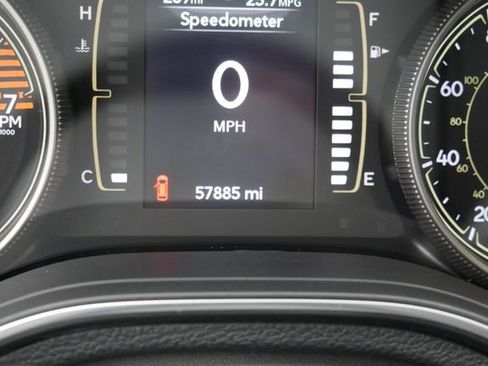 Used 2020 Jeep Cherokee Latitude Plus w/ Cold Weather Group AWD/4WD image 18