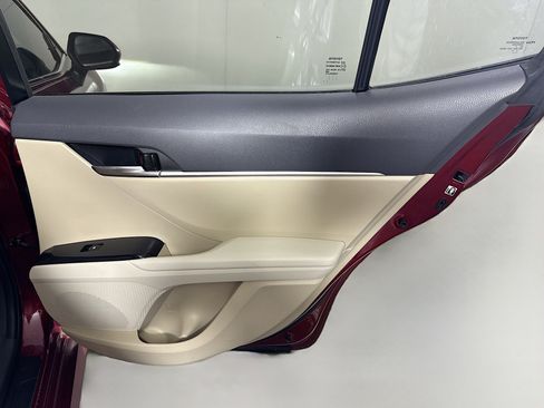 Used 2018 Toyota Camry L image 27