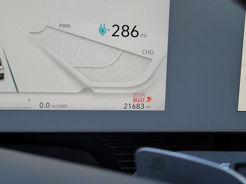 Certified 2024 Hyundai Ioniq 5 SE image 13