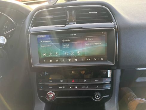 Used 2020 Jaguar F-PACE Premium image 17