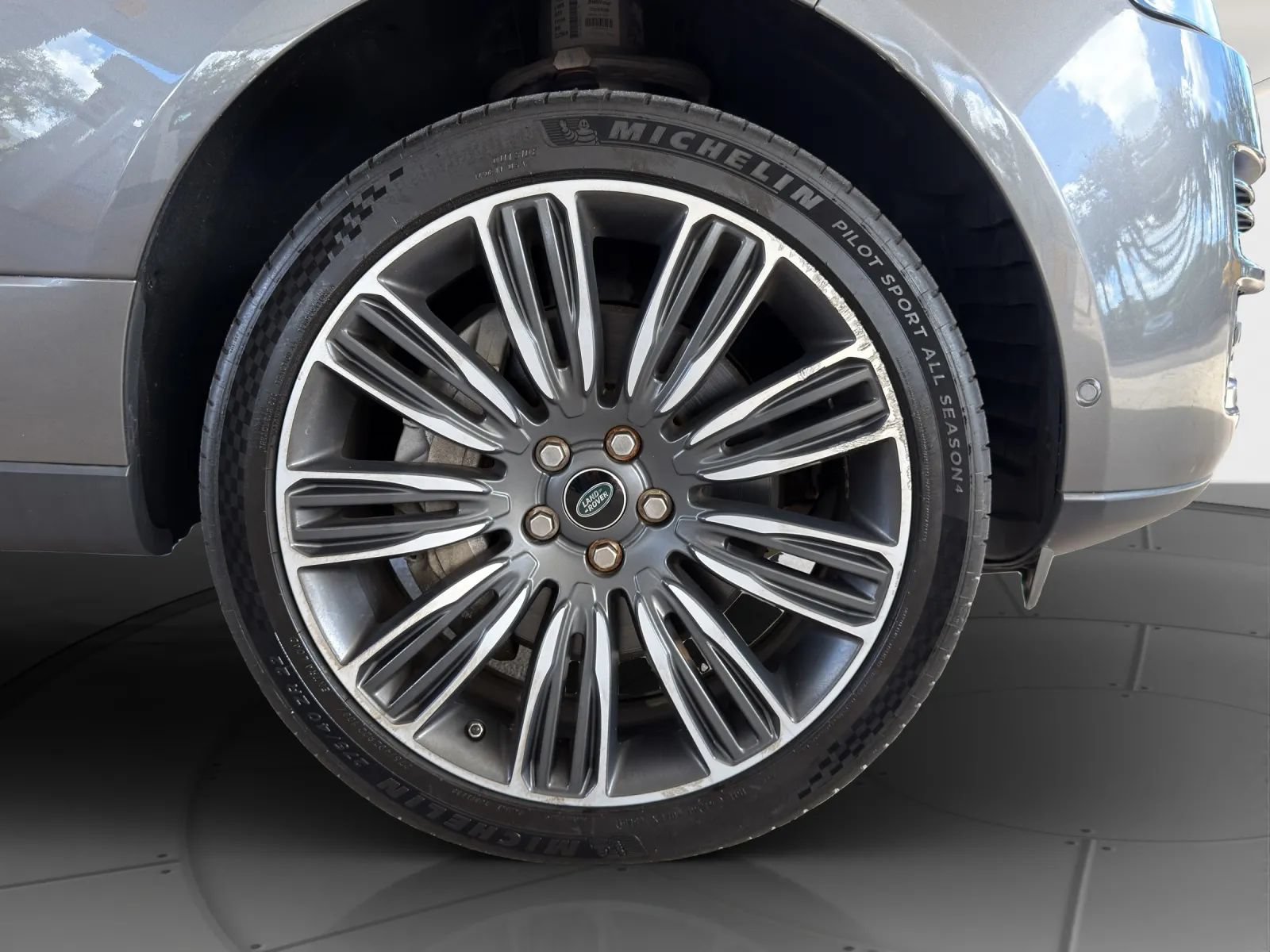 Used 2015 Land Rover Range Rover Supercharged AWD/4WD image 23