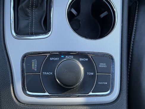 Used 2020 Jeep Grand Cherokee SRT image 11