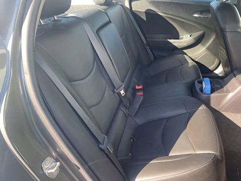 Used 2017 Chevrolet Volt LT w/ Comfort Package FWD image 8