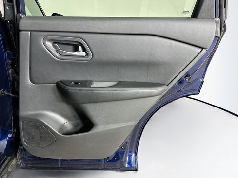 Used 2025 Nissan Rogue SV image 29