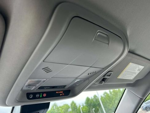 Used 2024 GMC Terrain SLE w/ Driver Convenience Package FWD image 38