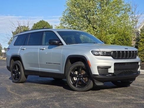 Used 2023 Jeep Grand Cherokee L Laredo AWD/4WD image 2