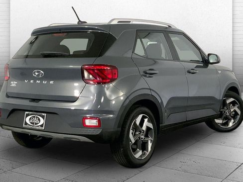 Used 2025 Hyundai Venue SEL FWD image 14