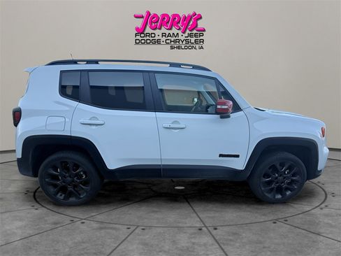 Used 2023 Jeep Renegade Latitude image 10