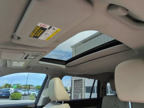 Used 2022 Toyota Highlander XLE AWD/4WD image 22