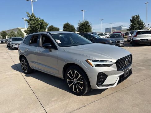 Used 2025 Volvo XC60 B5 Plus AWD/4WD image 3