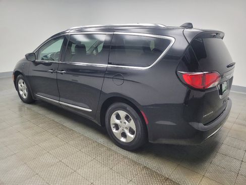 Used 2018 Chrysler Pacifica Touring-L image 3