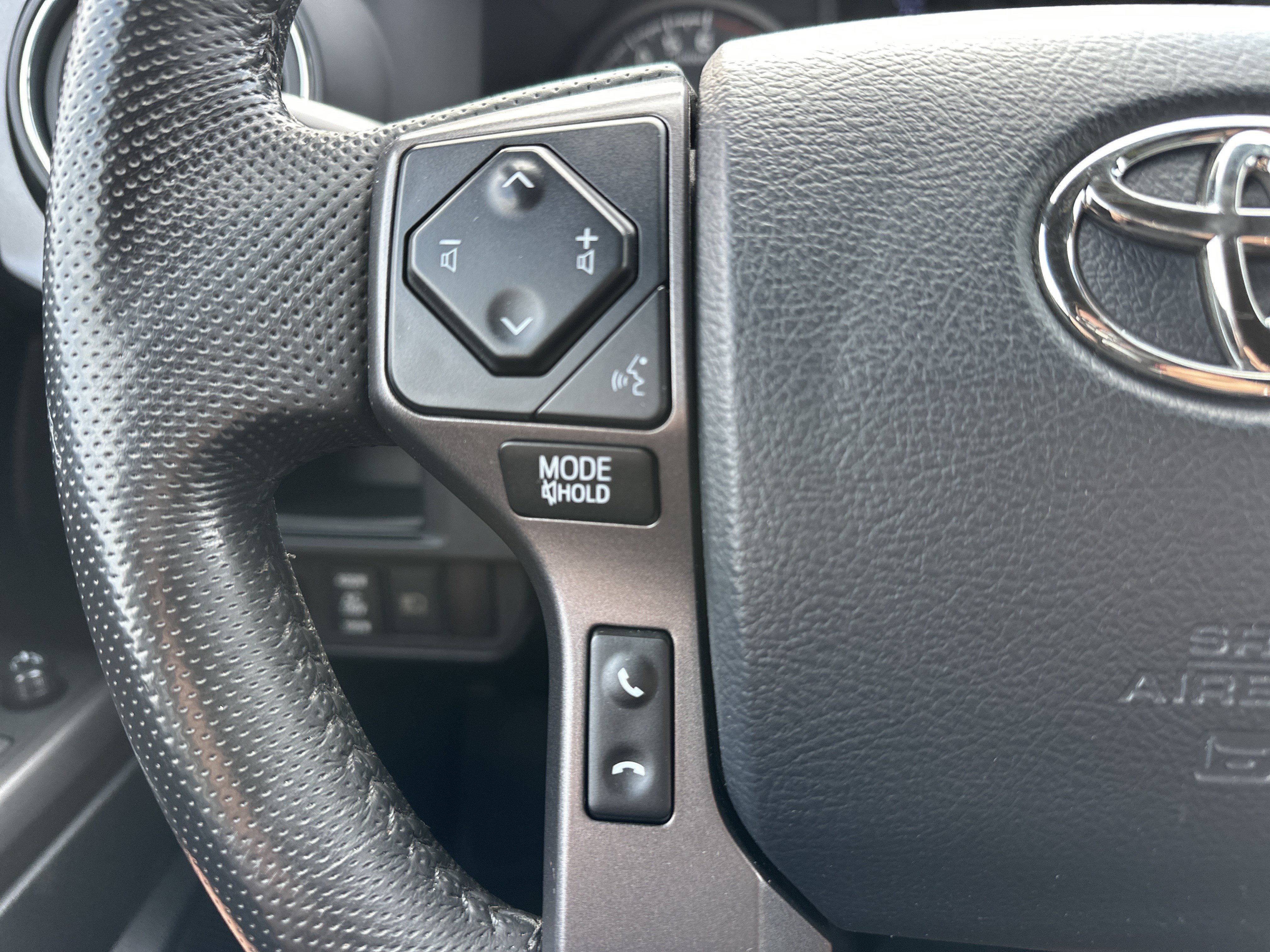 Used 2019 Toyota Tacoma TRD Off-Road AWD/4WD image 19