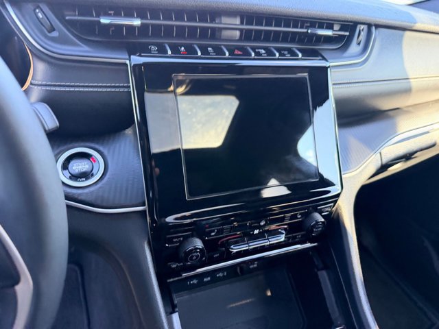 Used 2024 Jeep Grand Cherokee Altitude AWD/4WD image 20