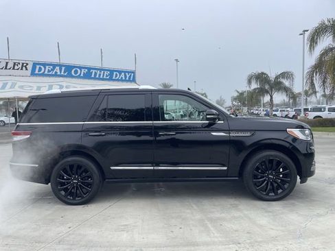 Used 2023 Lincoln Navigator Reserve image 9