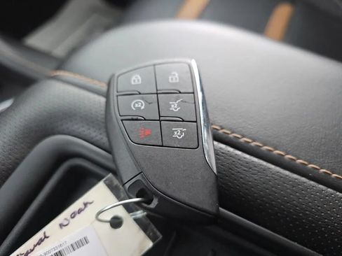 Used 2023 GMC Yukon AT4 AWD/4WD image 38