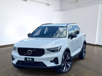 Used 2023 Volvo XC40 B5 Plus w/ Protection Package Premier