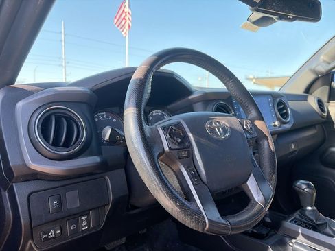 Used 2020 Toyota Tacoma TRD Sport w/ Technology Package image 10