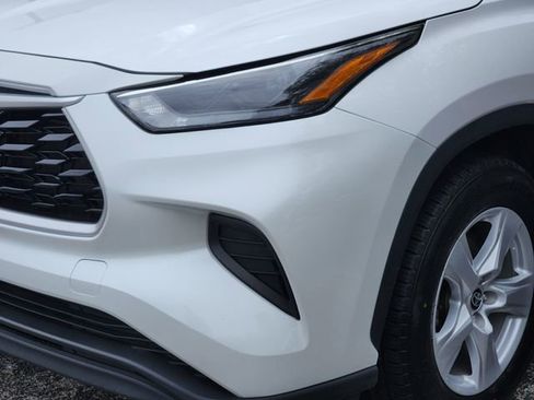 Used 2023 Toyota Highlander L FWD image 8