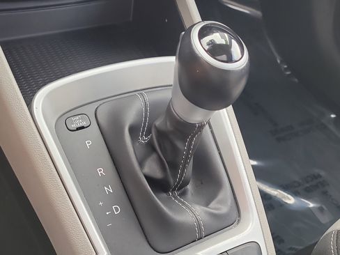 Used 2025 Hyundai Venue SEL image 27