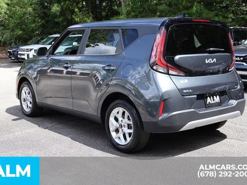 Used 2025 Kia Soul LX w/ LX Technology Package FWD image 9