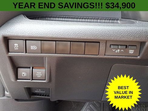 Used 2023 Toyota Sienna XSE image 31