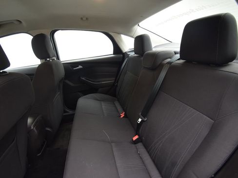 Used 2016 Ford Focus SE w/ SE Sport Package image 17