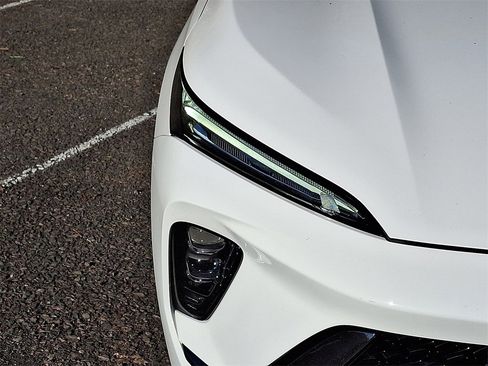 Certified 2025 Buick Envision Sport Touring image 9