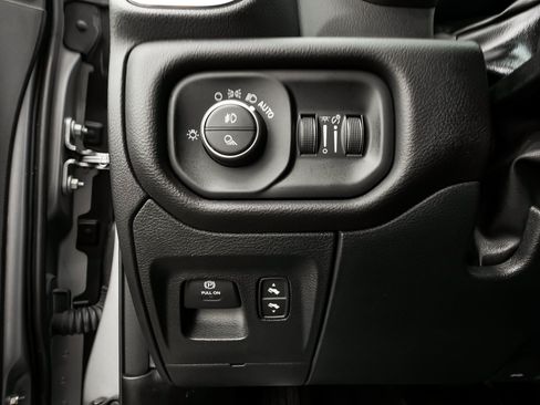 Used 2025 RAM 1500 Laramie w/ Sport Appearance Package AWD/4WD image 17