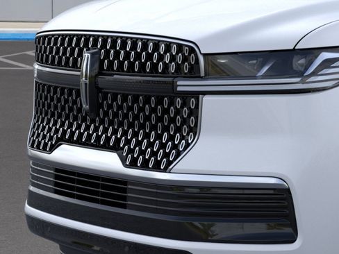 New 2026 Lincoln Navigator Premiere AWD/4WD image 17