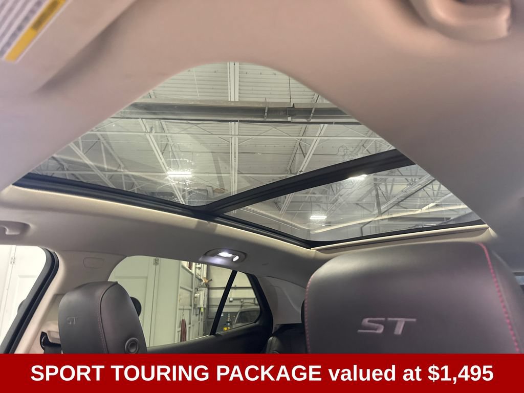 Used 2023 Buick Envision Essence w/ Sport Touring Package FWD image 3