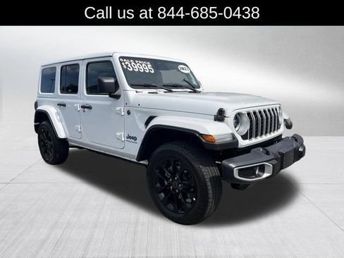 Certified 2025 Jeep Wrangler Unlimited Sahara w/ Safety Group AWD/4WD image 3