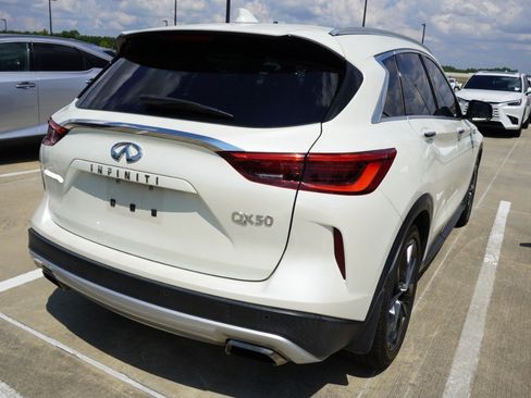 Used 2019 INFINITI QX50 Essential w/ Sensory Package FWD image 6