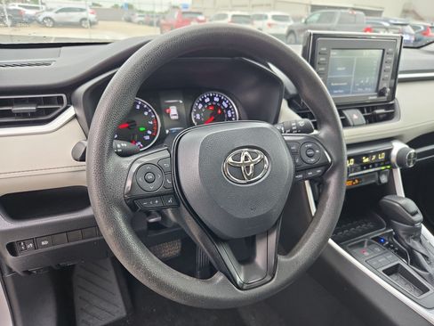 Used 2021 Toyota RAV4 XLE w/ Convenience Package FWD image 17