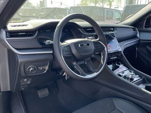 New 2025 Jeep Grand Cherokee L Altitude image 15