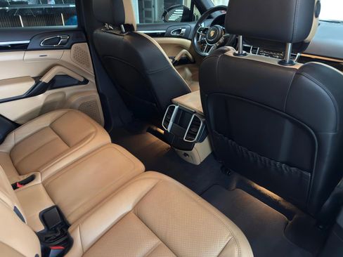 Used 2016 Porsche Cayenne image 17