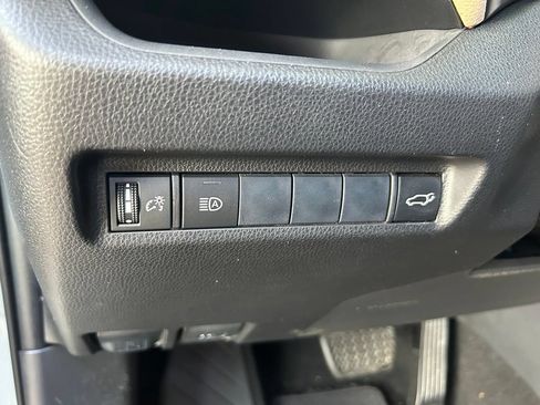 Used 2019 Toyota RAV4 XLE Premium FWD image 18